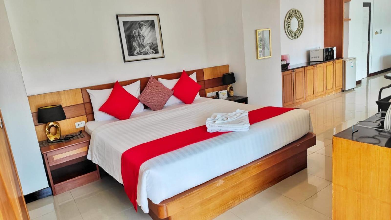 Cocoon Apk Resort & Spa Patong Exterior photo