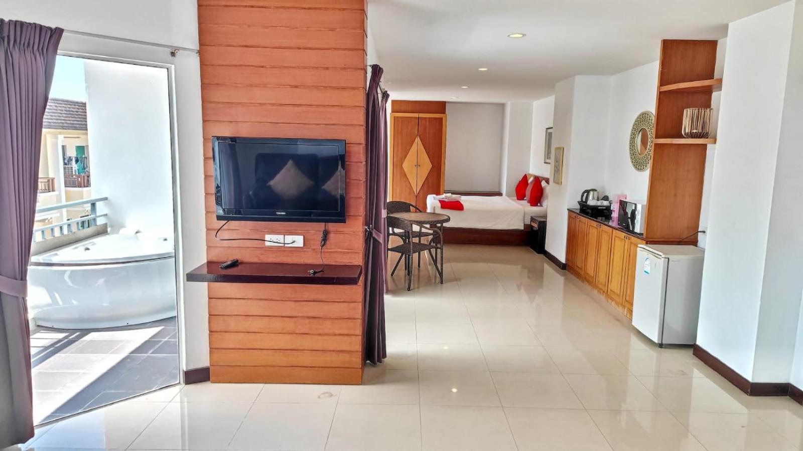Cocoon Apk Resort & Spa Patong Exterior photo