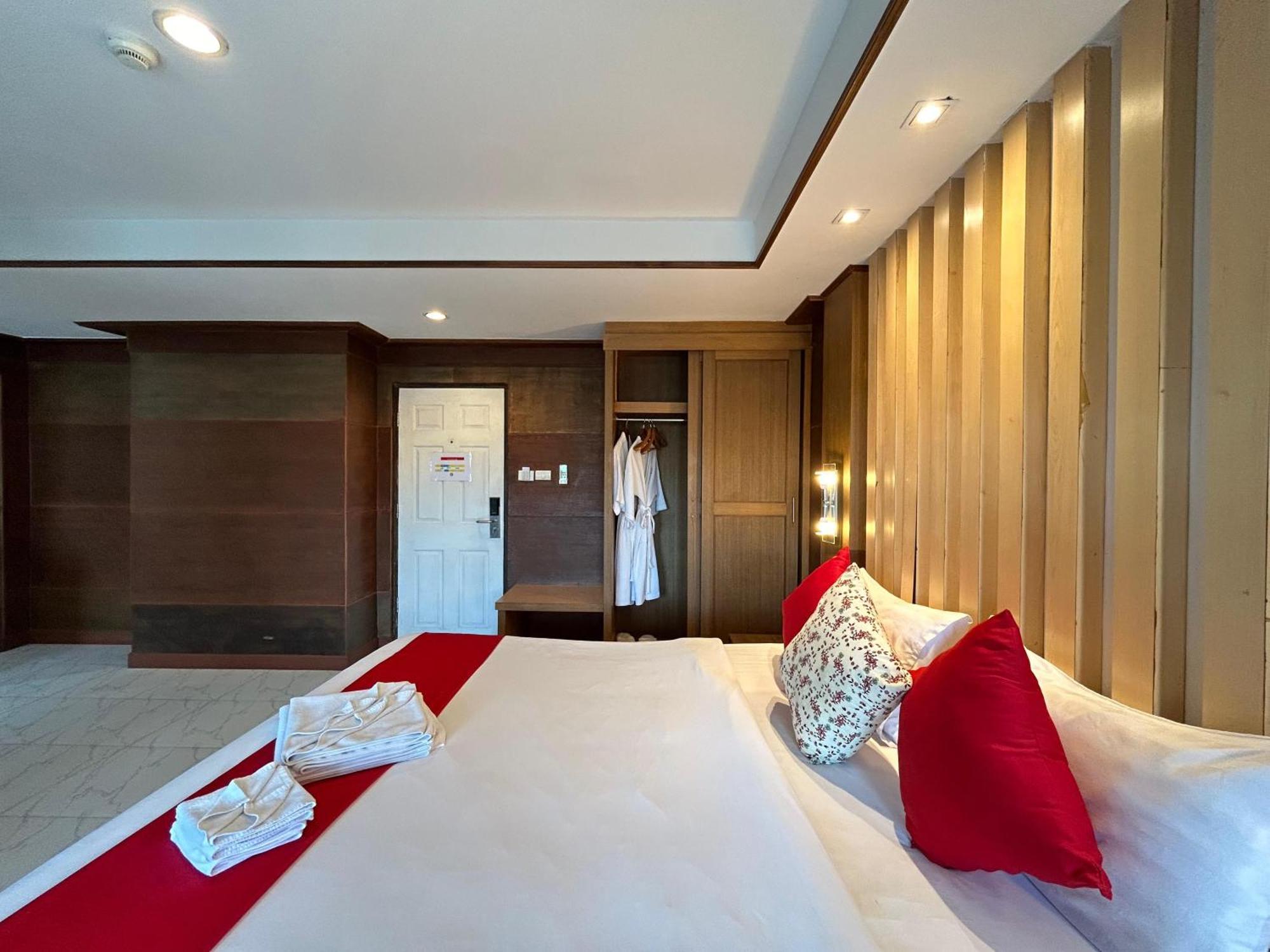 Cocoon Apk Resort & Spa Patong Exterior photo