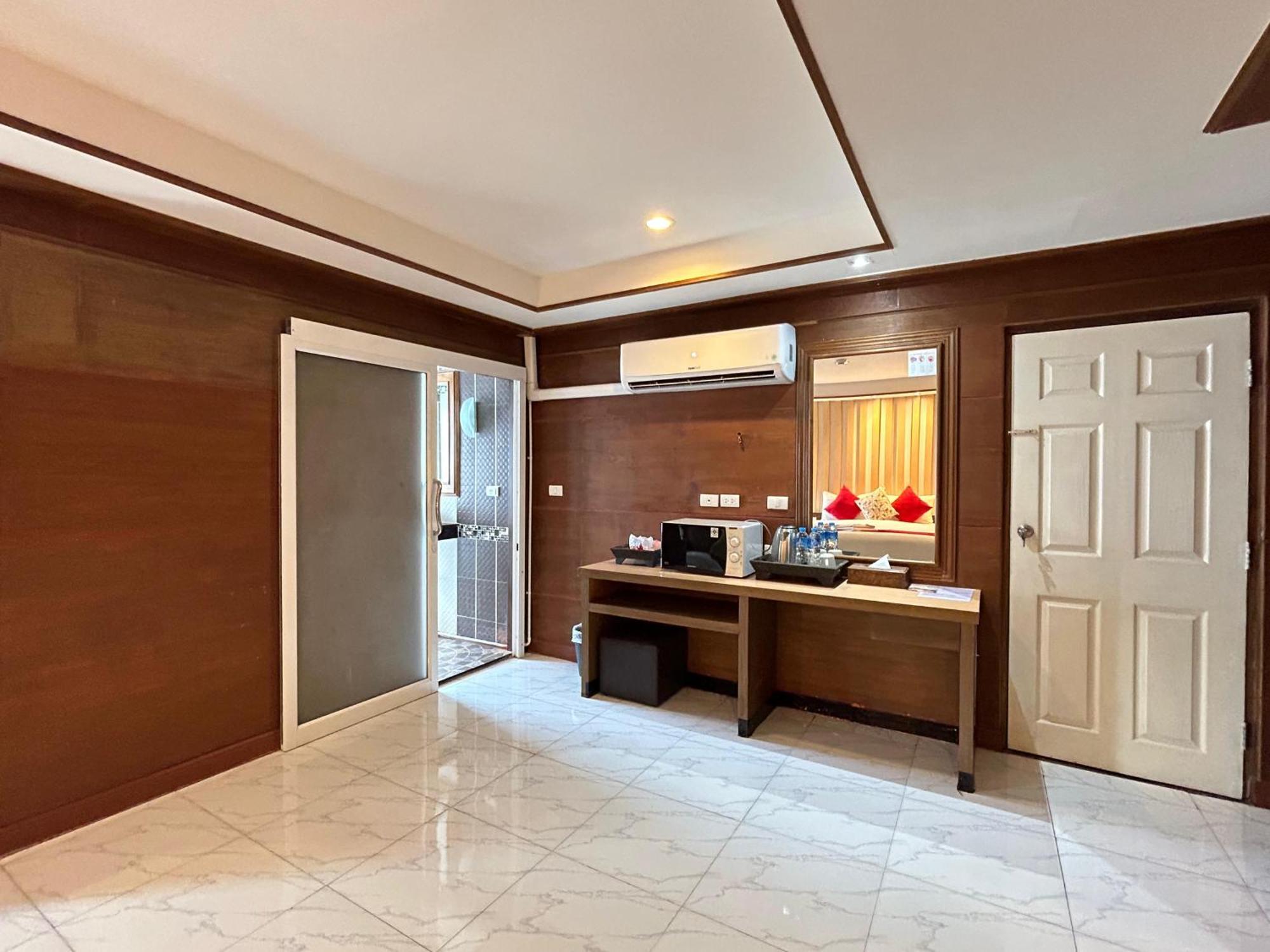 Cocoon Apk Resort & Spa Patong Exterior photo