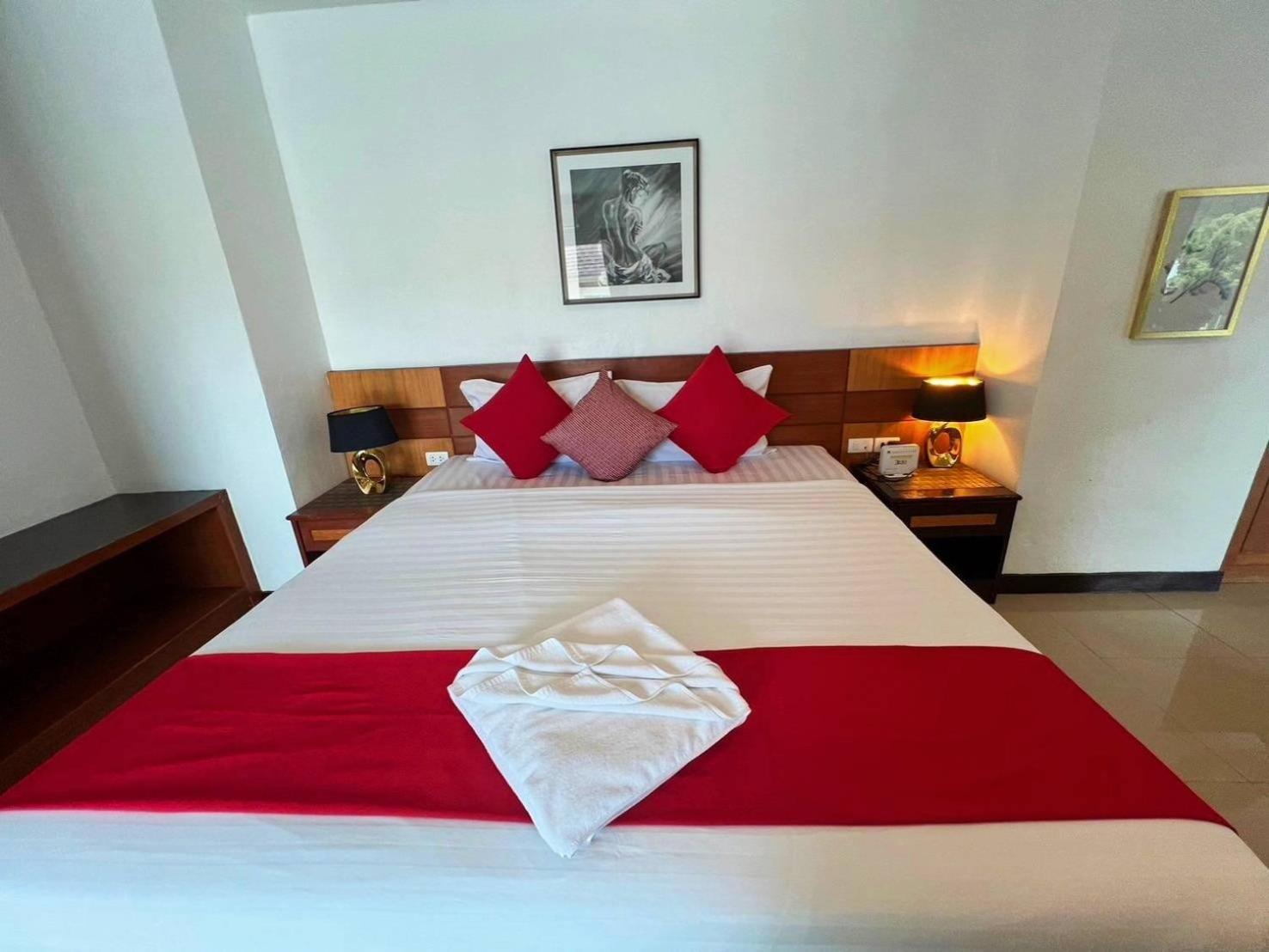 Cocoon Apk Resort & Spa Patong Exterior photo